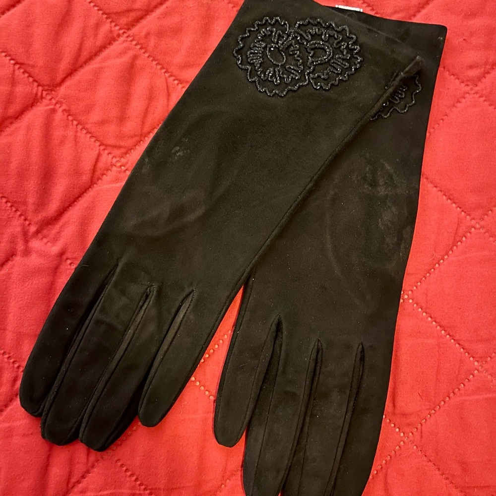 Neiman Marcus Elegant Black Embroidered Women's Driving Gloves 100% Leather.